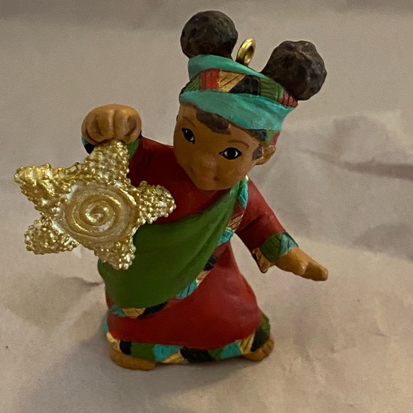 Hallmark Ornament - Africa, Joy to the World Collection - Picture 2 of 5